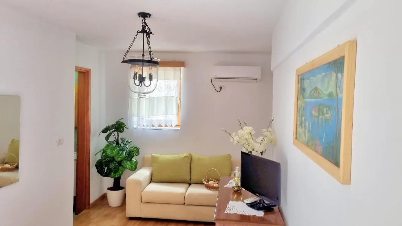 Villa Porta Qeparo 0*,  Albania