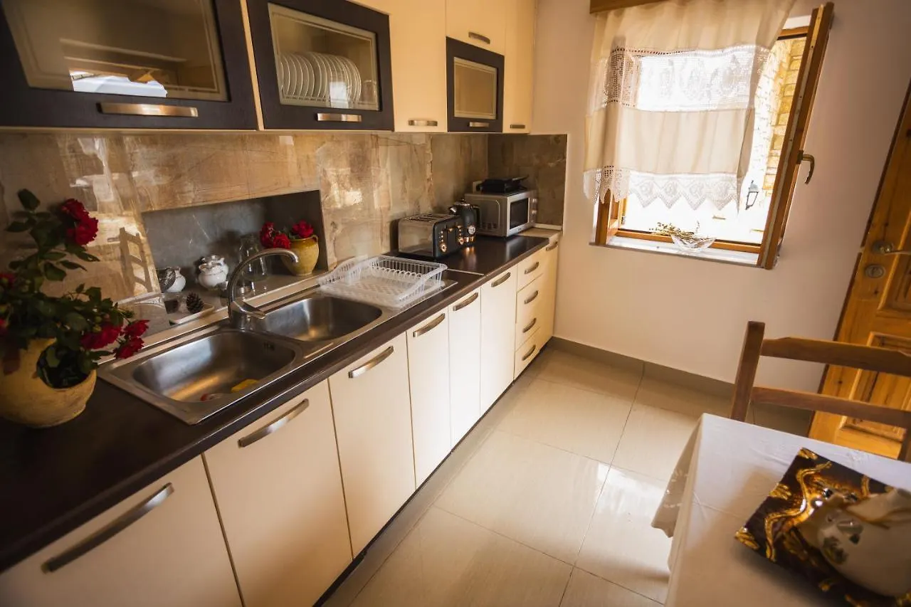 Villa Porta Qeparo 0*,