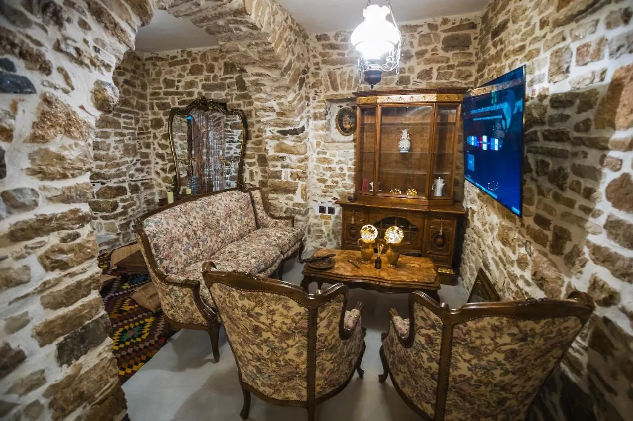 Villa Porta Qeparo 0*,  Albania
